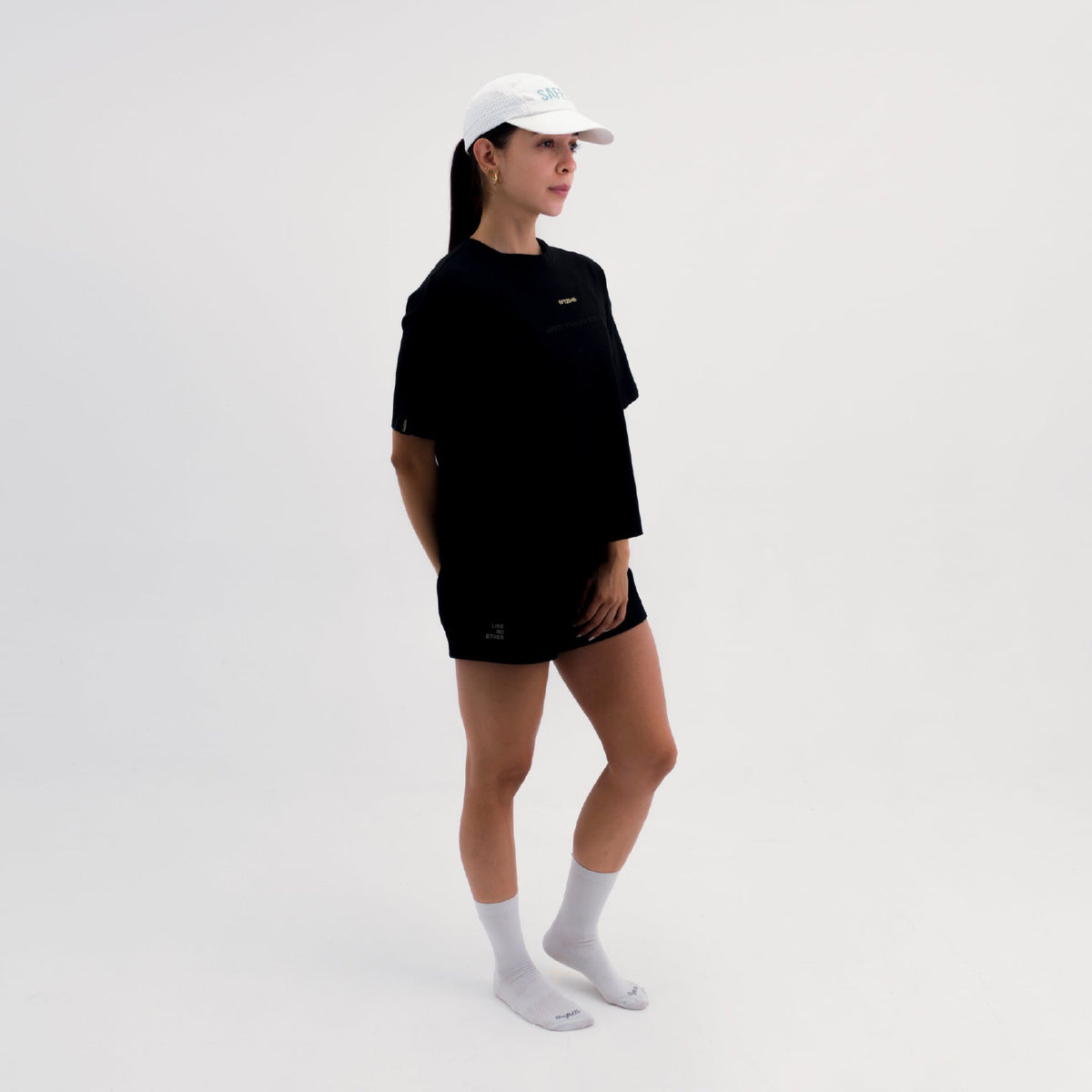 ROAM OVERSIZE BLACK WOMEN'S LIFESTYLE TEE
