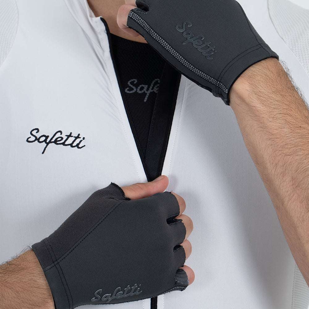 ESSENTIAL CYCLING GLOVES